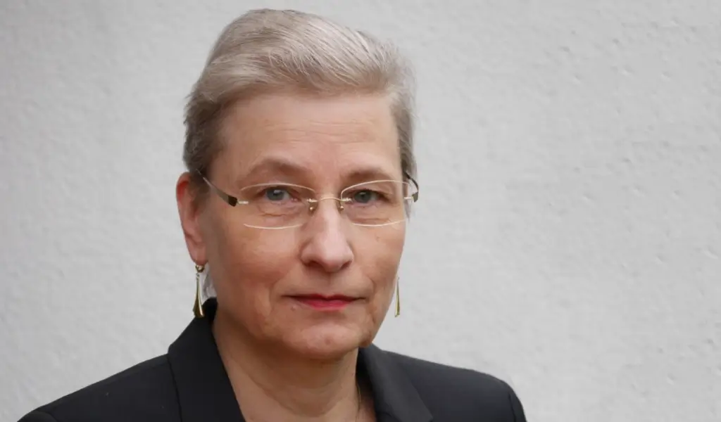 Über eb - Ellena